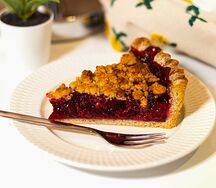 Вишнёвый пирог с овсяно-миндальным крамблом