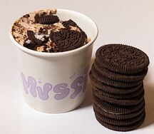 Шоколадный пудинг с солёным брауни