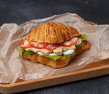 Круассан Цезарь с курицей
