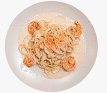 Паста тобико с креветками сливочном соусе