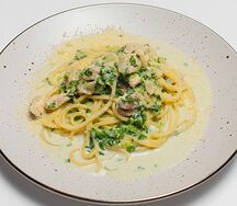 Паста с курицей и шпинатом