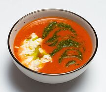 Томатный суп с моцареллой