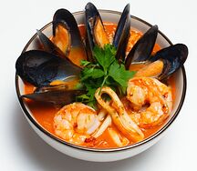 Томатный суп с морепродуктами