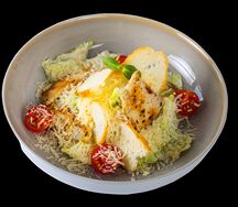 Салат Цезарь с курицей
