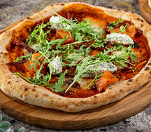 Пицца с лососем