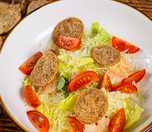 Салат Цезарь с креветками