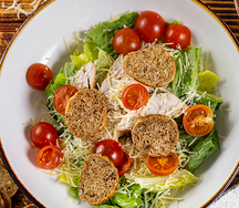 Салат Цезарь с курицей
