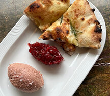 Куриный паштет, луковая мостарда и фокачча