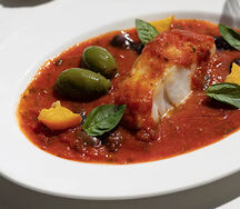 Треска, лигурийский соус