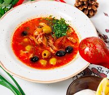 Наваристая мясная солянка