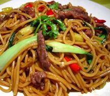 Жареная лапша с телятиной и овощами