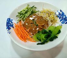 Шасяньская лапша с кунжутным соусом