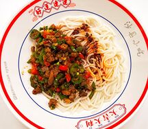 Рисовая лапша с говяжьим соусом