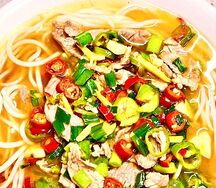 54 Рисовая лапша с телятиной и зеленым перцем