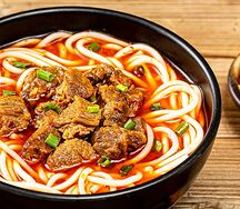 51 Рисовая лапша с тушеной телятиной