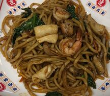 36 Жареная лапша с морепродуктами