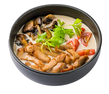 Том Кха с курицей