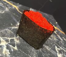 Гункан с икрой масага