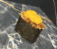 Гункан тунец со спайси 