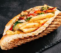 Гиро в булочке с курицей