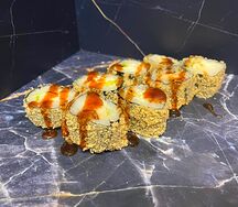Жареный ролл с крабом