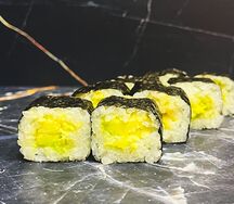 Ролл с авокадо