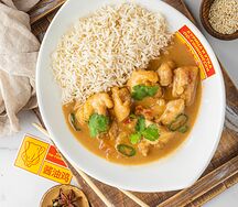 Курица в соусе зеленый карри с рисом