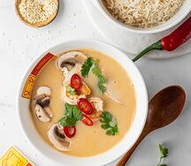 Том ям с креветками и кальмаром