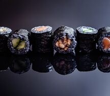 Мини ролл с копченым лососем