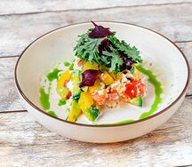 Салат с крабом в цитрусовой заправке