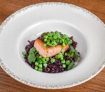 Спинка лосося с диким рисом 