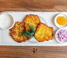 Картофельные драники с щучьей икрой