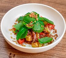 Салат с баклажанами и рваной говядиной