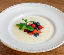 Каша рисовая с ягодами