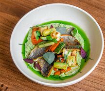 Запеченный сибас с овощами