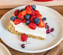 Фирменный торт с сезонными ягодами
