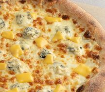 Пицца Четыре сыра с трюфельным маслом