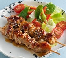 Куриные шашлычки со свежим салатом