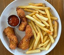 Куриные стрипсы с картофелем фри