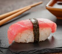 Суши с тунцом