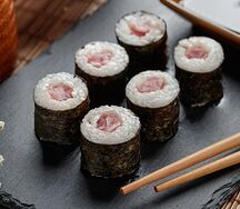 Ролл с тунцом