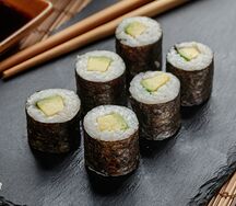 Ролл с авокадо