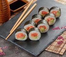 Ролл Восток с копчёным лососем
