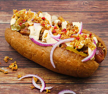 Фирменный хот-дог с говяжьей колбаской