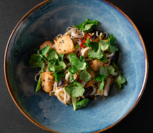 Лапша Пад-тай с кальмаром и курицей