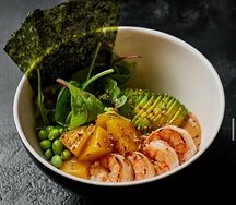 Боул с креветками, авокадо и манго