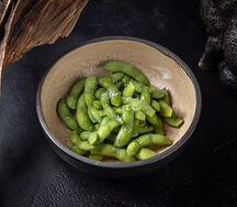 Эдамаме с морской солью и трюфельным маслом