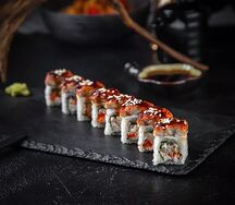 Ролл Дракон с угрем и крабом