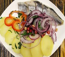 Сельдь с отварным картофелем
