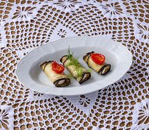 Рулетики из баклажанов со сливочным сыром и орехами